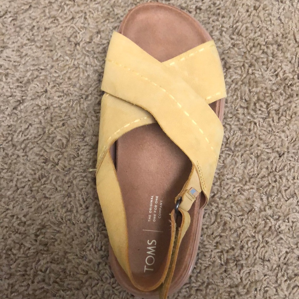 BRAND NEW YELLOW TOMS SUEDE SANDALS